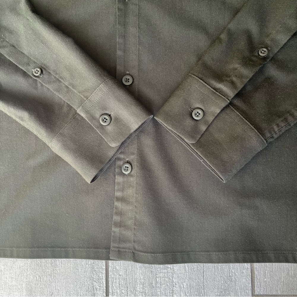 Lululemon Men's Slim Fit Button Down Shirt M Hidden Zip Pocket Business Casual - Picture 8 of 13